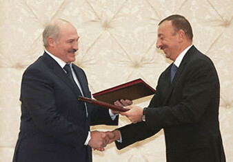 Президенты Азербайджана и Беларуси провели встречи наедине и в расширенном составе (Дополнено)