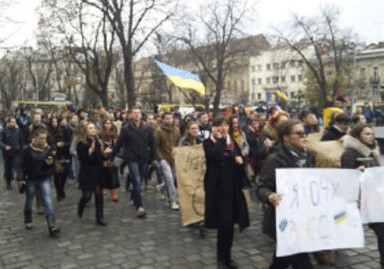 В Киеве демонстранты взяли в осаду здание кабмина