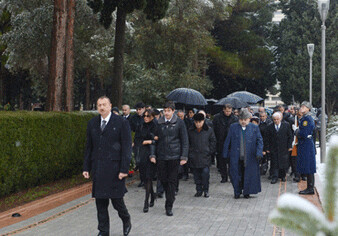 Президент Азербайджана возложил венок к могиле Гейдара Алиева (ОБНОВЛЕНО)