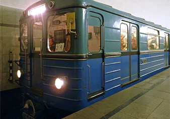 В движении поездов Бакинского метро произошел сбой (ДОПОЛНЕНО)