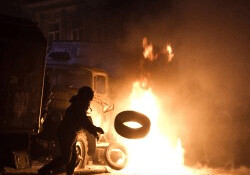 В Киеве вторую ночь подряд не утихают столкновения