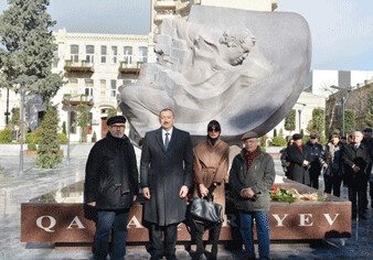 Президент Ильхам Алиев принял участие в открытии в Баку памятника Кара Караеву