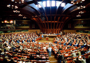 Европарламент принял резолюцию с призывом к санкциям против украинских чиновников