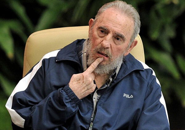 Со снимков Фиделя Кастро убрали слуховой аппарат