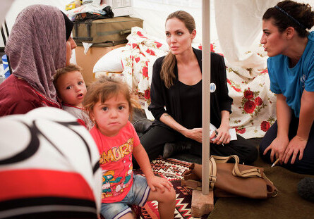 Анджелина Джоли посетила сирийских беженцев в Ливане