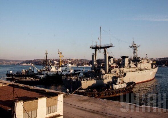 В Крыму российские штурмовики захватили корабль “Славутич“