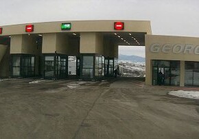 Автомобильный ажиотаж на границе Азербайджана с Грузией - репортаж