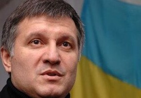 Яценюк упрекнул Авакова за передвижение с кортежем