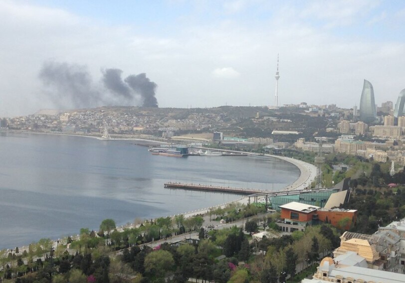 Баку горит нефтяная цистерна (ФОТО)