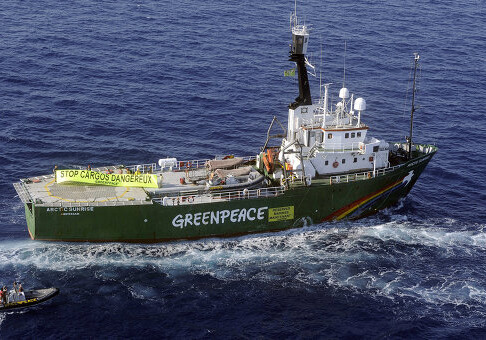 В Голландии задержан экипаж судна «Гринпис»