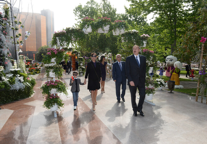Президент Азербайджана принял участие в Празднике цветов