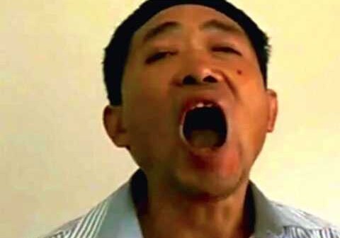 Китаец съедает по 10 кг гвоздей за раз (Видео)