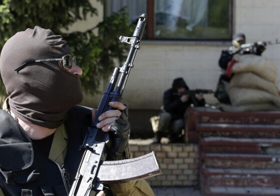 Боевики удерживают в подвале Донецкой ОГА около 80 заложников