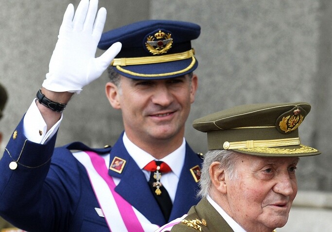 Король Испании Хуан Карлос отрекается от престола в пользу своего сына
