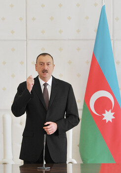 Вкладывая крупные инвестиции в нефтегазовую промышленность различных стран, Азербайджан усиливает свой авторитет на мировом энергорынке – Ильхам Алиев