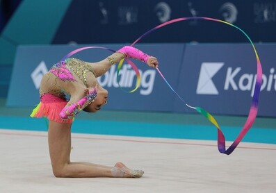 Израильская гимнастка лидирует в индивидуальном зачете