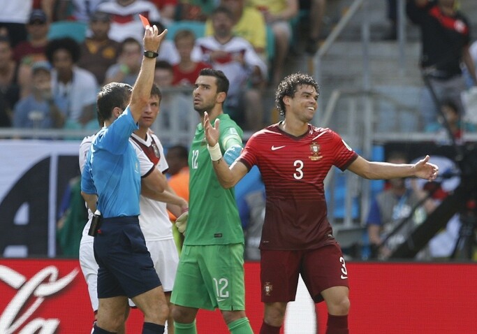 ФИФА отклонила апелляцию на красную карточку Пепе