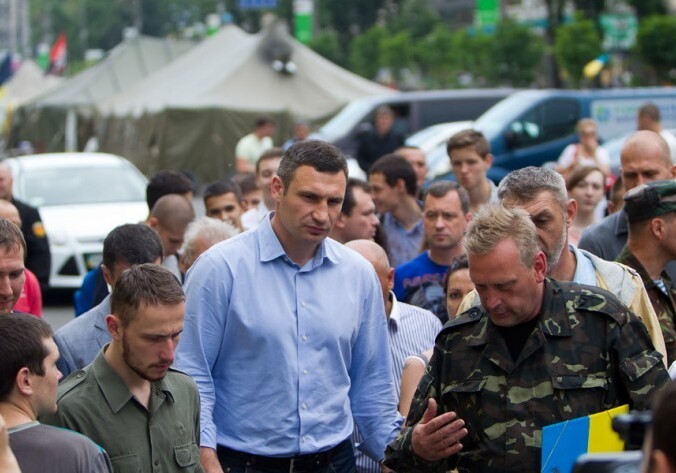 Кличко посетил Майдан и пообещал навести порядок в центре Киева