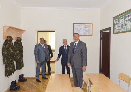 Президент Ильхам Алиев ознакомился с состоянием нового корпуса  школы № 121 в поселке Бина после капремонта и реконструкции