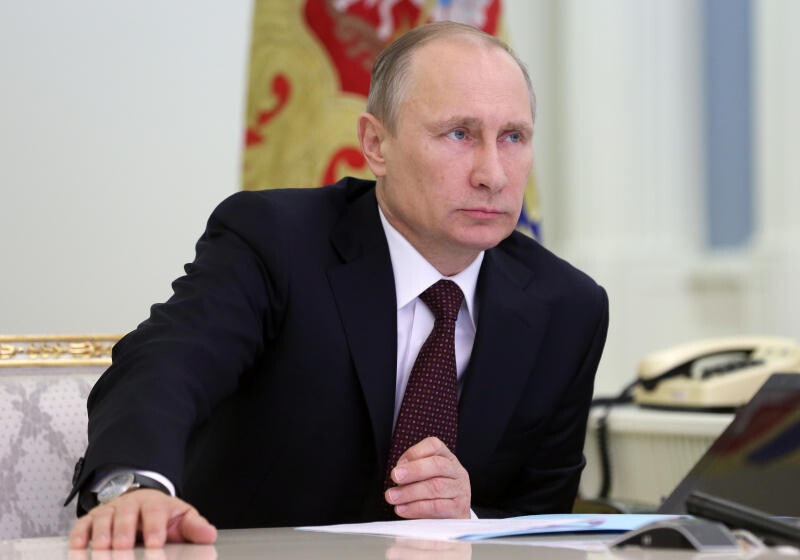 Путин приказал проверить боеготовность войск