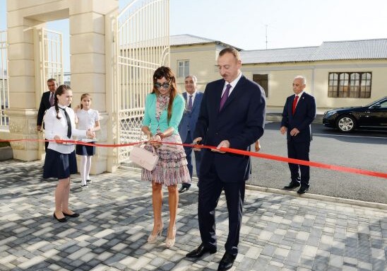 Ильхам Алиев принял участие в открытии нового здания школы №124 (Фото) (Обновлено)
