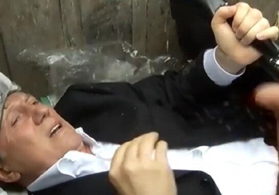 В Киеве депутата бросили в мусорный бак (Видео)