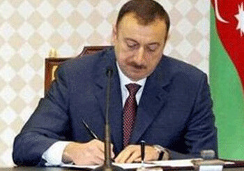 Президент Азербайджана наградил нефтяников