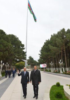Президент Ильхам Алиев побывал на площади Флага в Хырдалане