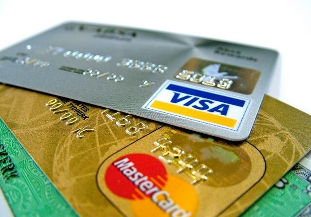 Оборот по платежным картам вырос почти на 20%