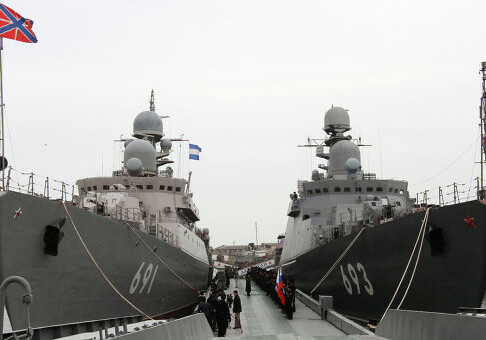 В порт Баку прибыли ракетные корабли России