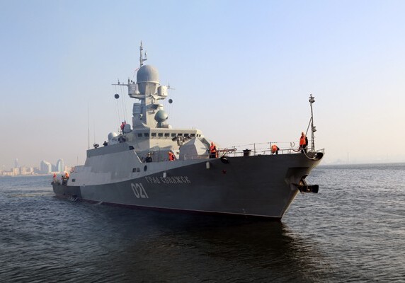 В Баку прибыли корабли Каспийской морской флотилии России (Фото)