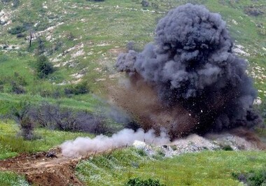 Азербайджанские военные подорвались на мине, один погиб