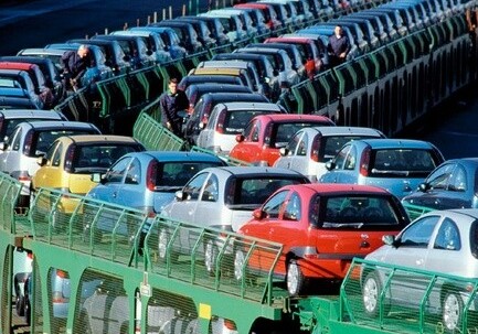 Импорт автомобилей в Азербайджан упал почти на 40%