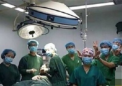 В Китае врачи наказаны за селфи с пациентом в операционной