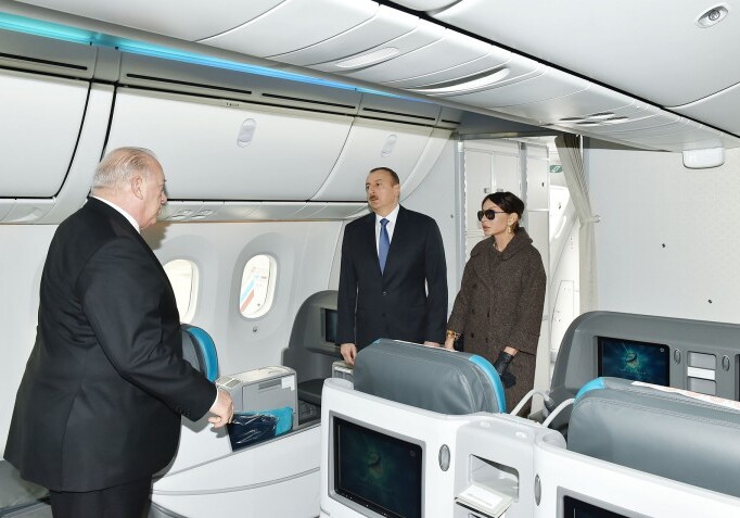 Президент Азербайджана осмотрел новый «Boeing-787-8» (Фото)