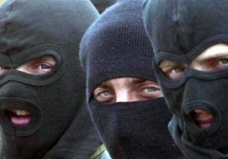 Неизвестные в масках совершили налет на дом: 5 человек избиты, украдены деньги и драгоценности