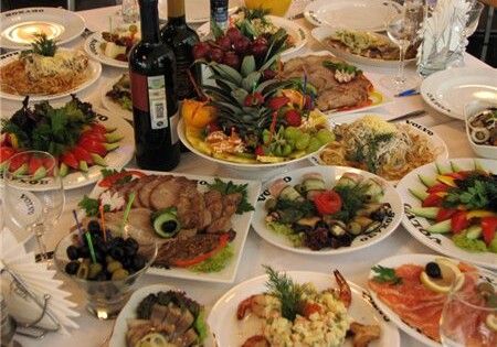 В 2014 году азербайджанцы потратили на еду 14 млрд. долларов
