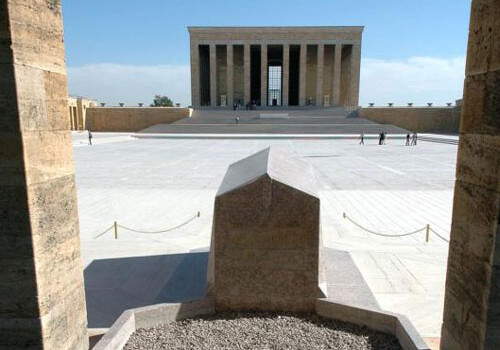 Президент Ильхам Алиев посетил мавзолей Ататюрка