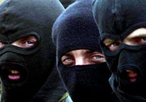 Раненный житель Абшерона сам поймал бандита в маске и сдал полиции