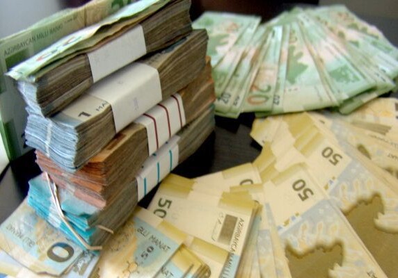 Азербайджанцы держат в банках более 7 млрд. манатов
