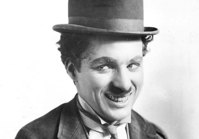 В Париже похитили первый “Оскар“ Чарли Чаплина и его ручки