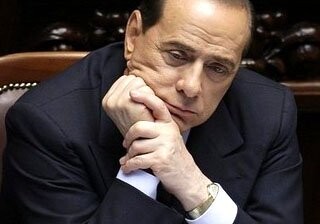 Сильвио Берлускони сломал лодыжку