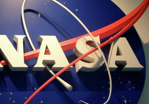 NASA намерено захватить астероид и добывать там полезные ископаемые