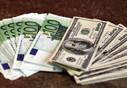 Курс маната снизился к доллару и евро