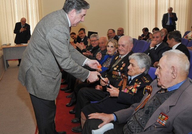 В Баку ветеранов Великой Отечественной войны наградили медалью «70 лет Победы» (Фото)