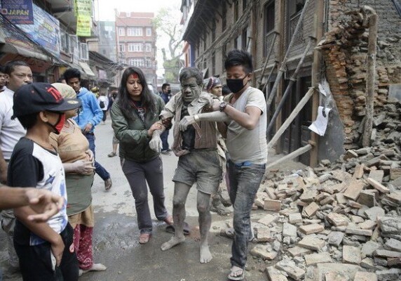 Спустя 8 дней после землетрясения в Непале из-под завалов вытащили 3 человек