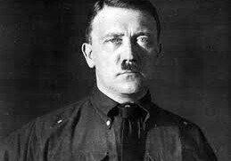 14 картин Гитлера выставлены на аукцион
