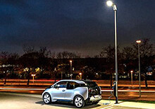 Автомобили будущего смогут заправляться от уличного фонаря