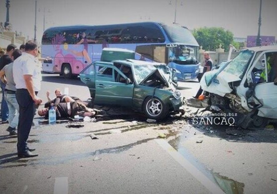 В Баку при лобовом столкновении машин погибли 3 человека (Фото)