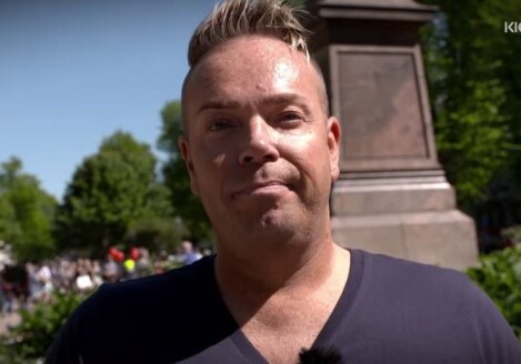 Финны сняли ролик о реакции людей на простую просьбу зараженного ВИЧ (Видео)
